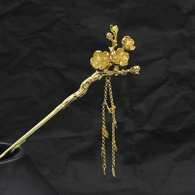 Ethnic Contemporary Fashion - Zeitgenössische chinesische vergoldete Pflaumenblüten-Haarnadel, goldene Quaste,