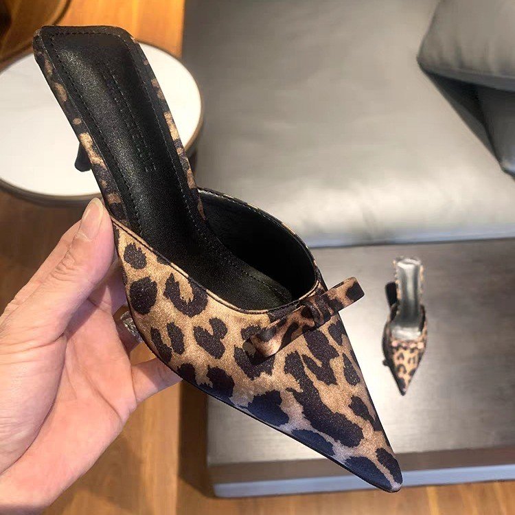 Damen-Slipper mit Leopardenmus – The Ethnic Fashion Bewertung und Preis