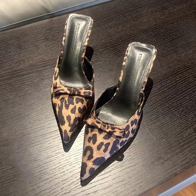 Damen-Slipper mit Leopardenmus – The Ethnic Fashion Bewertung und Preis