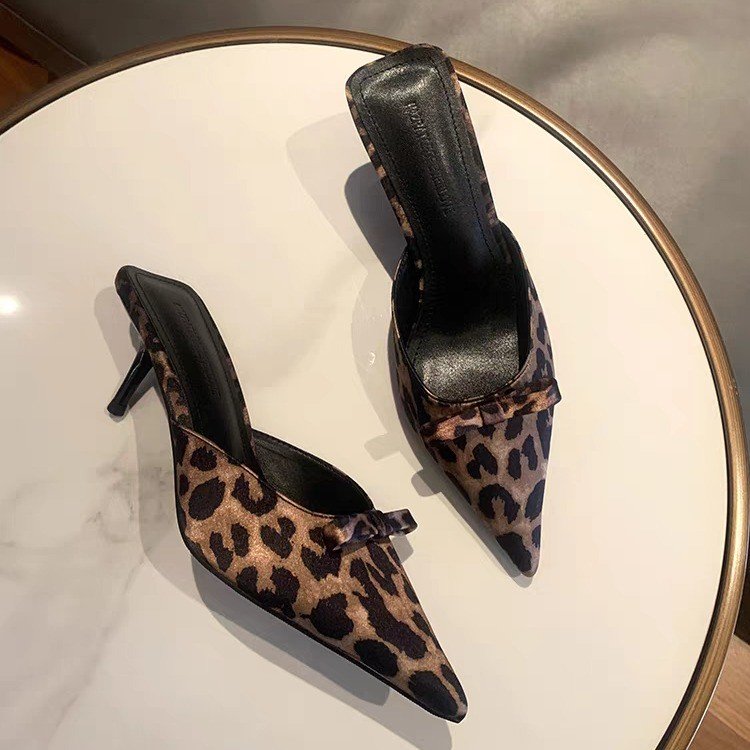 Damen-Slipper mit Leopardenmus – The Ethnic Fashion Bewertung und Preis