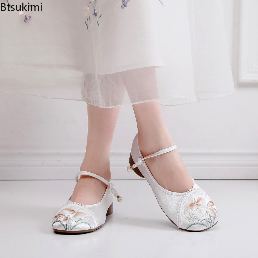 Modische bestickte Damenschuhe – The Ethnic Fashion Bewertung und Preis