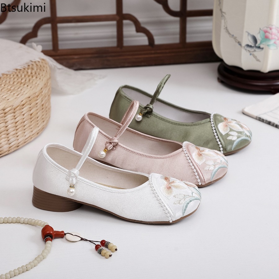 Modische bestickte Damenschuhe – The Ethnic Fashion Bewertung und Preis